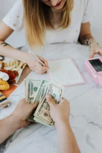 Dolar ve Euro'nun Alış-Satış Fiyatları Açıklandı